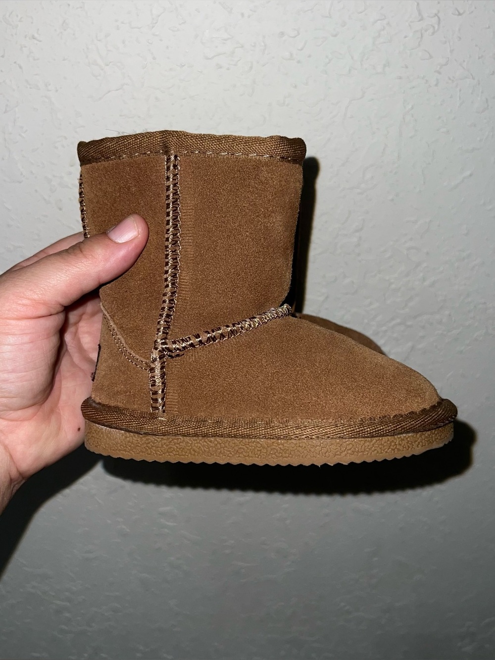 Lamo Kids Classic Pull On Boot Suede Brown Size 7.